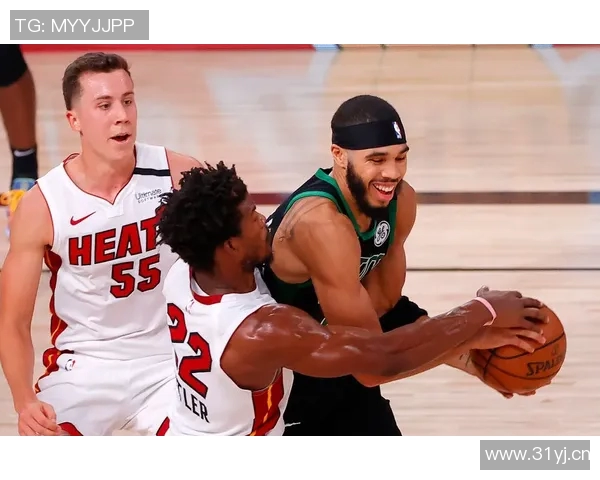 热火全队齐发力半场9人得分5人上双展现团队实力