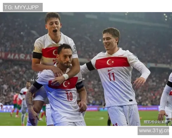土耳其足球队在世预赛中以6比1狂胜保加利亚伊尔迪兹双响居莱尔贡献进球与助攻